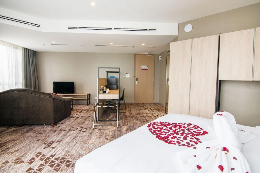 Mtree Hotel Пухонг Екстериор снимка