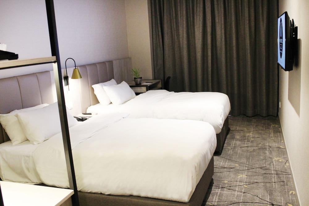 Mtree Hotel Пухонг Екстериор снимка